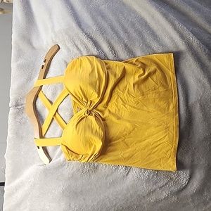 Large yellow Cache cross back top. Runs small!